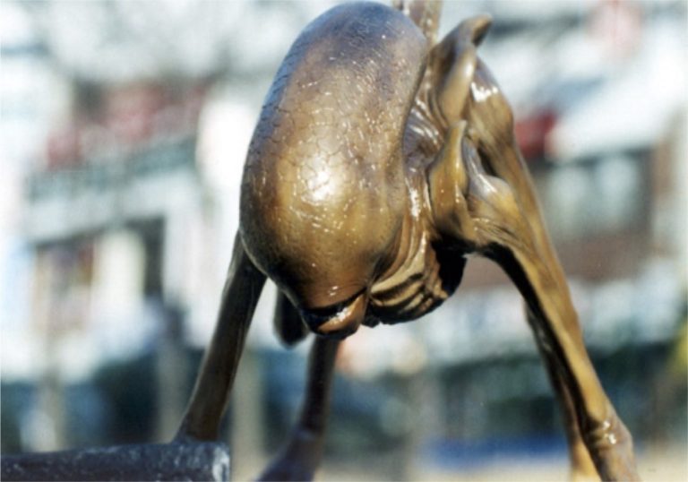 Alien_Dogburster_Life_Size_6