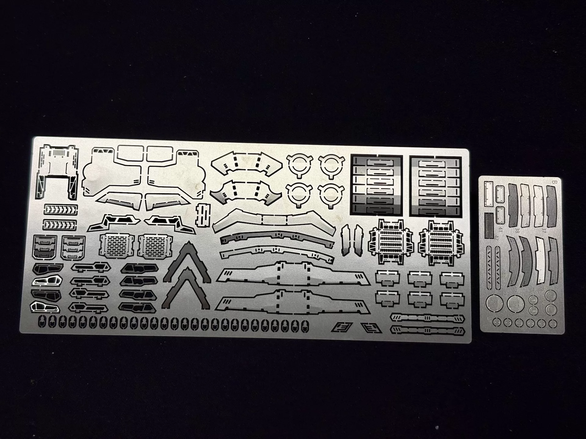 MSN-04 Sazabi Ver. Ka Conversion Kit (E2046 1/100) MSN-04 Sazabi Ver. Ka Conversion Kit (E2046 1/100)