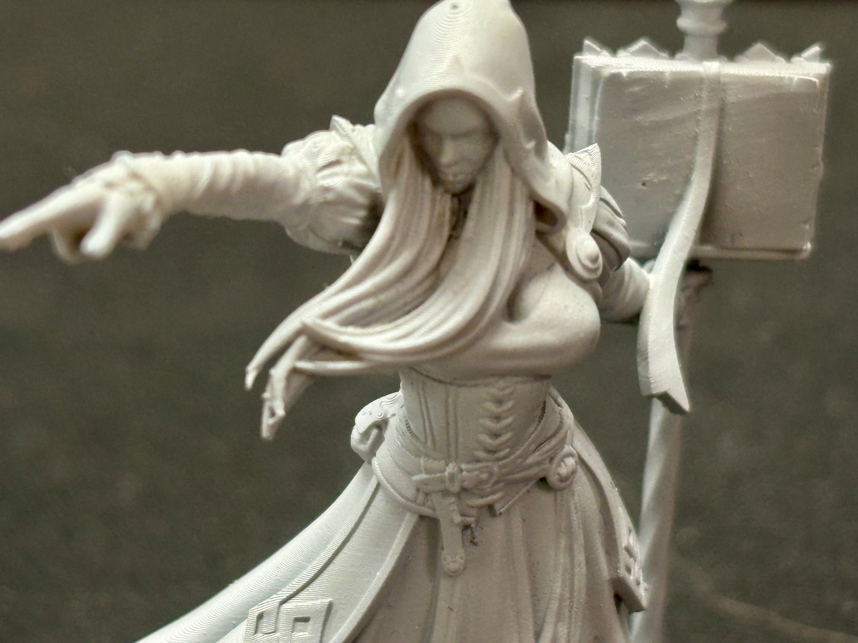 Kythaela, Elf Sorceress (The Beholder Miniatures 58mm)