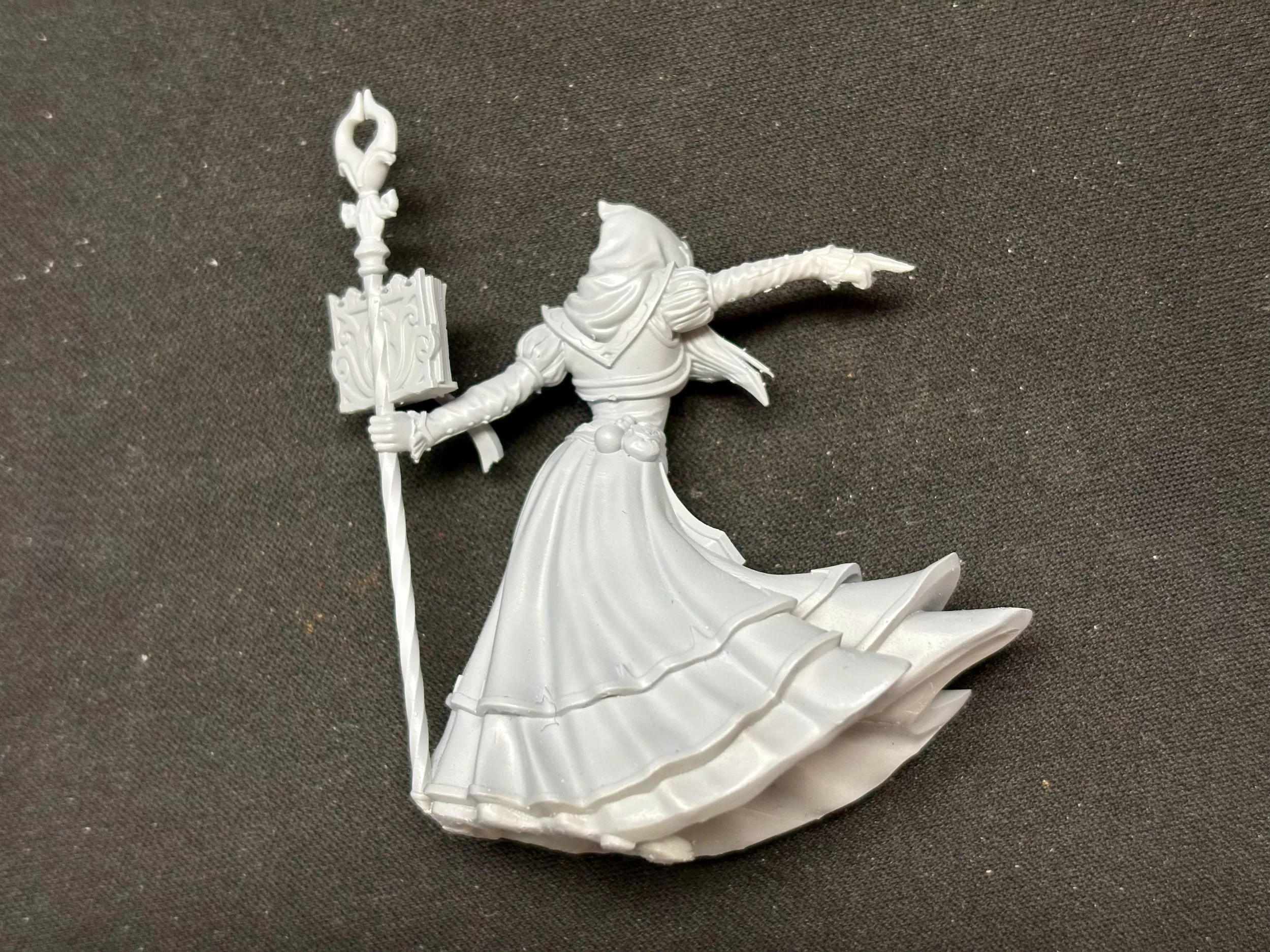 Kythaela, Elf Sorceress (The Beholder Miniatures 58mm) Kythaela, Elf Sorceress (The Beholder Miniatures 58mm)