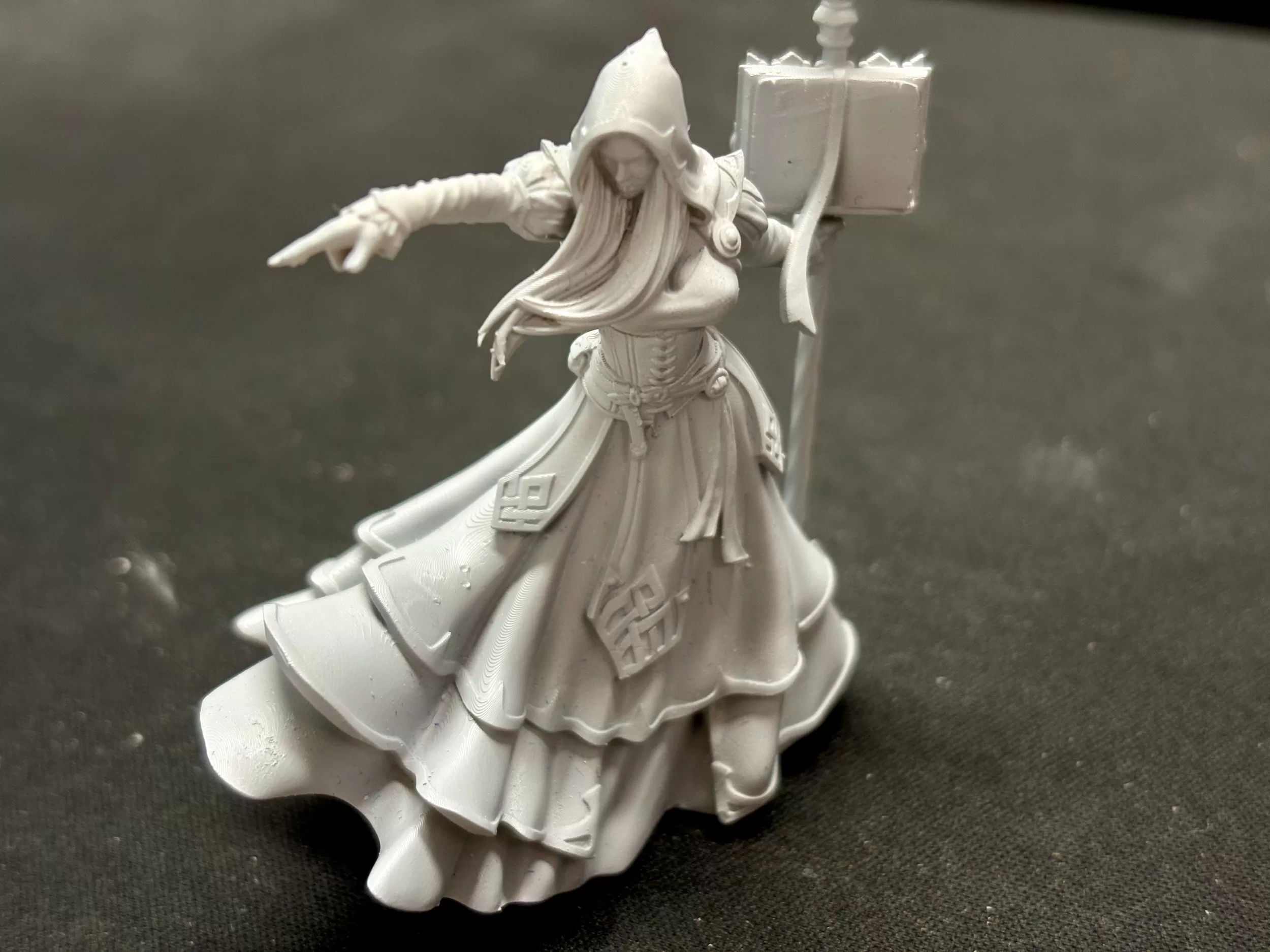 Kythaela, Elf Sorceress (The Beholder Miniatures 58mm) Kythaela, Elf Sorceress (The Beholder Miniatures 58mm)