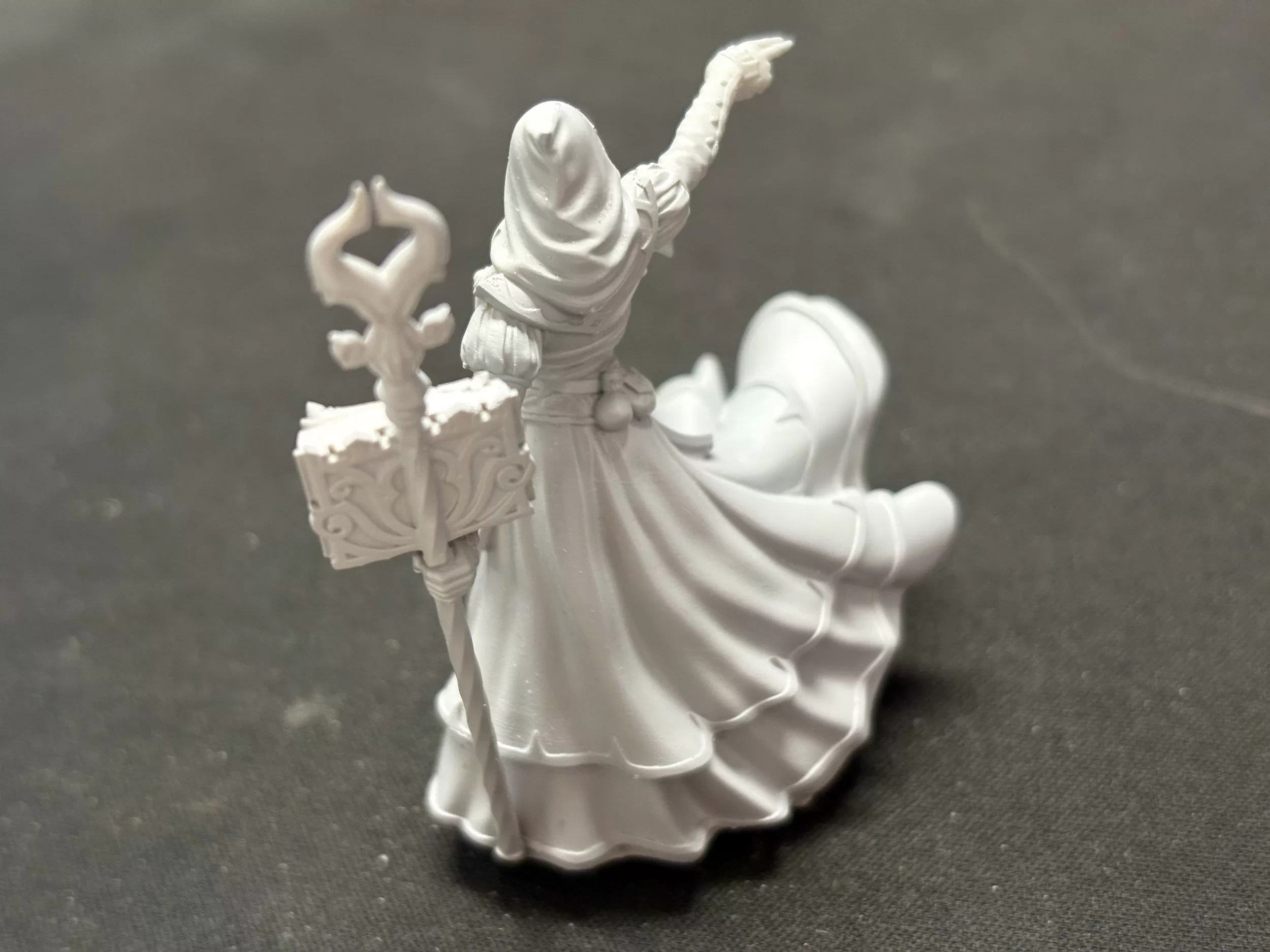 Kythaela, Elf Sorceress (The Beholder Miniatures 58mm) Kythaela, Elf Sorceress (The Beholder Miniatures 58mm)